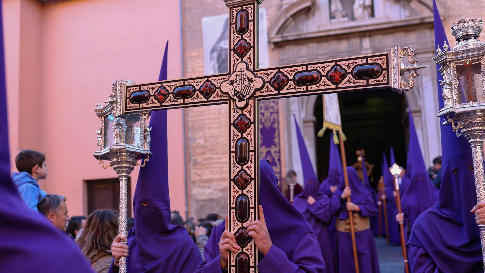 Cruz de Guía Hermandad del Nazareno, Miércoles Santo 2025