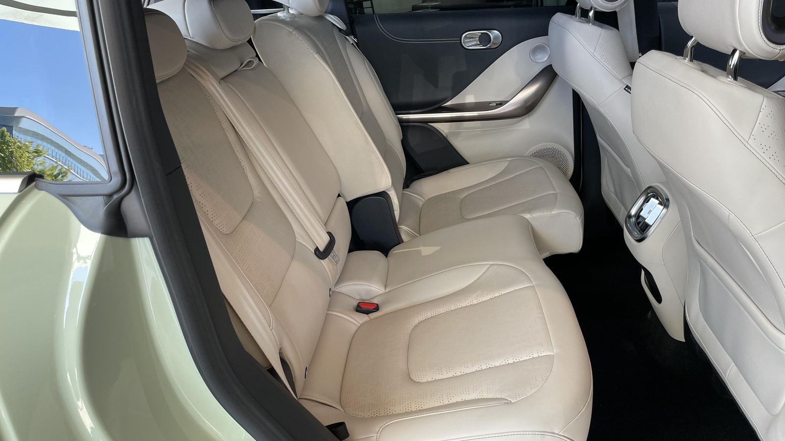 El desplazamiento de las dos partes de la banqueta es de 13 cm. También los respaldos pueden inclinarse en distintos ángulos.