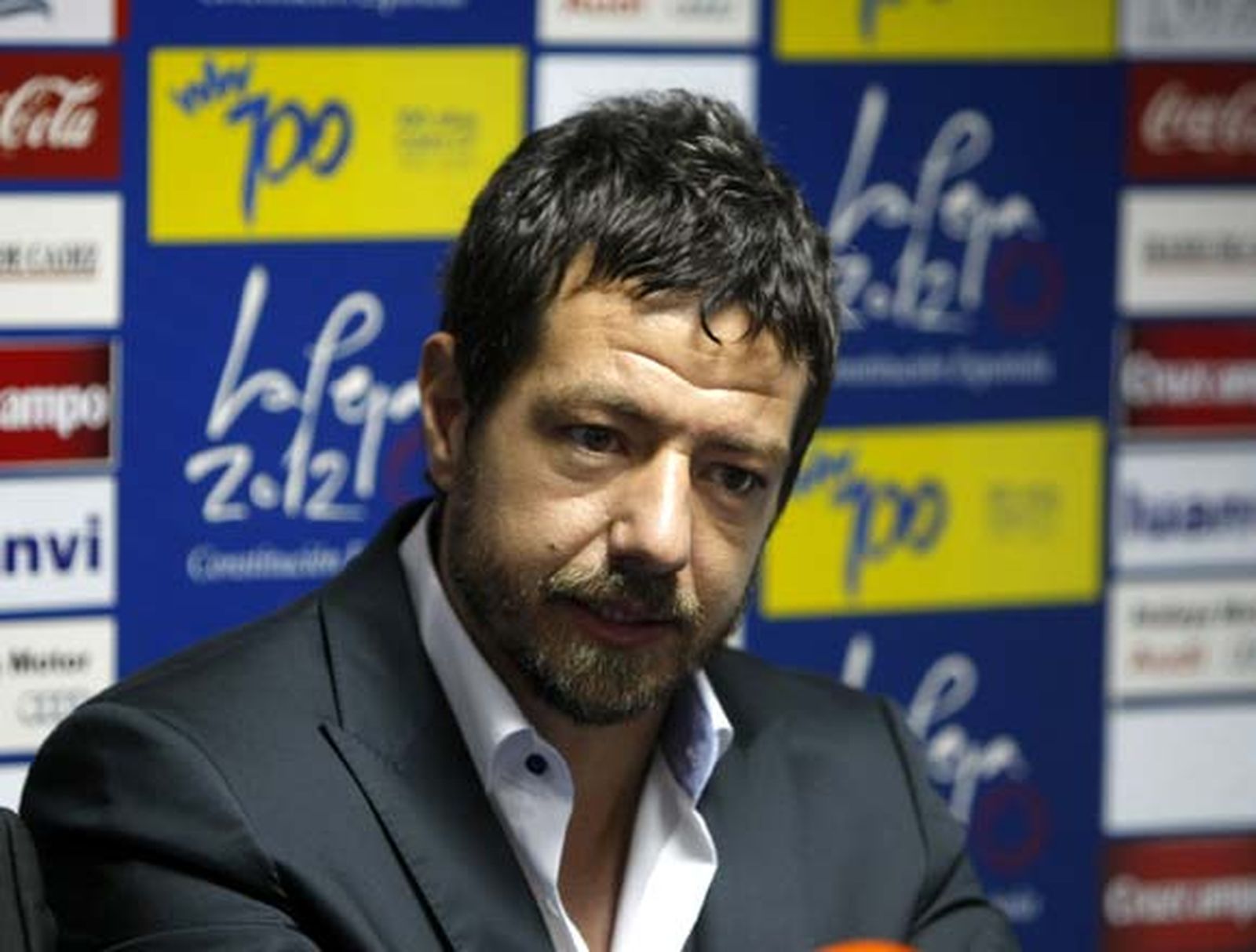 "Florentino Manzano se pasa el día en club leyendo el periódico, nada más"