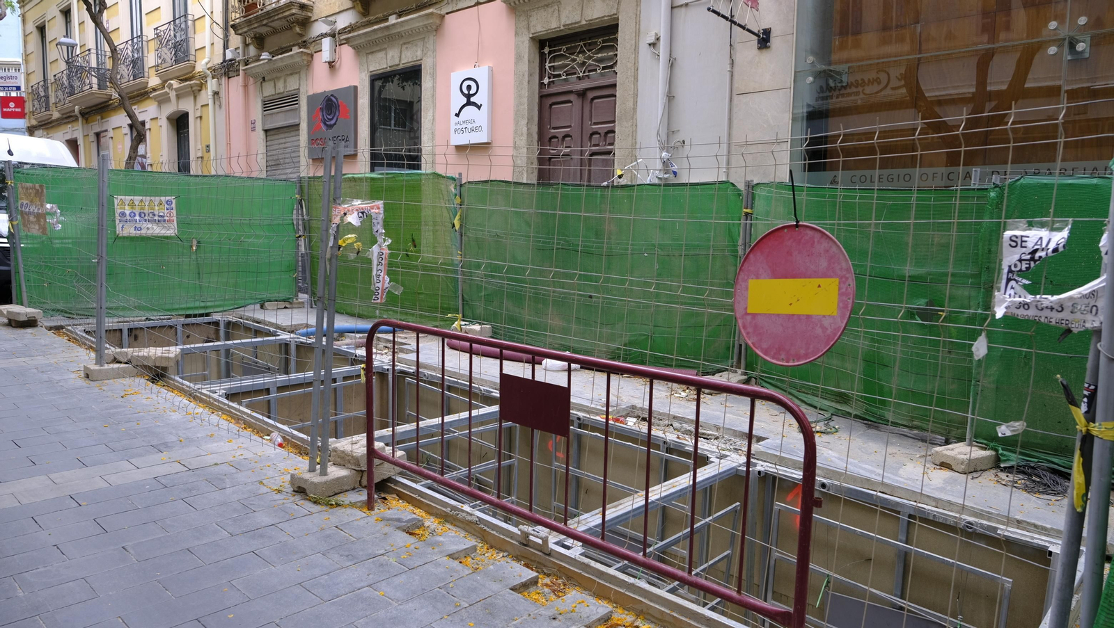 La división de los contenedores soterrados ya es perceptible.