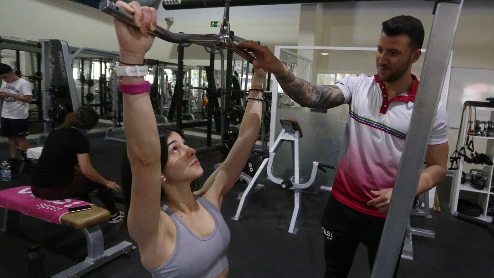 Usuarios sin mascarillas en el Gimnasio Vals, de El Cónsul.