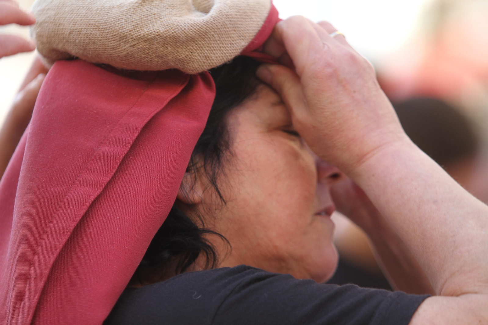 El ensayo de la cuadrilla de mujeres de la Hermandad del Santo Entierro, en imágenes