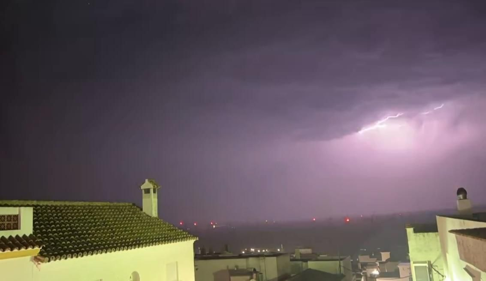 Uno de los rayos que se vieron en Cádiz durante la última tormenta