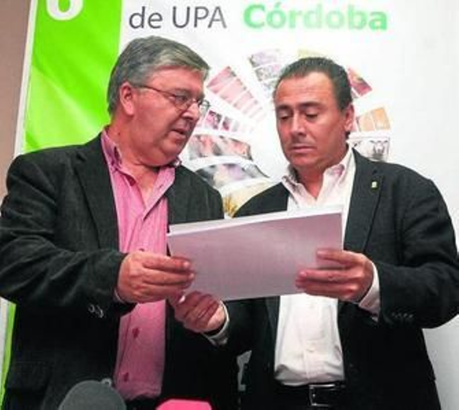Cobos y Rodríguez, ayer, en la sede de UPA en Córdoba.