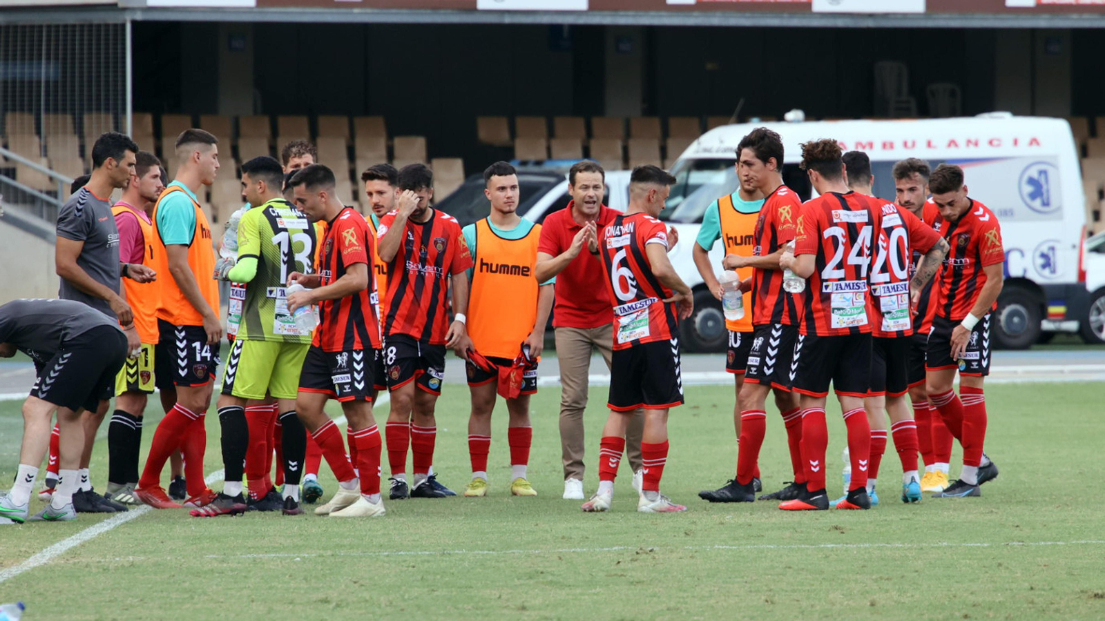 Imágenes del Xerez CD y Salerm Puente Genil en Chapín