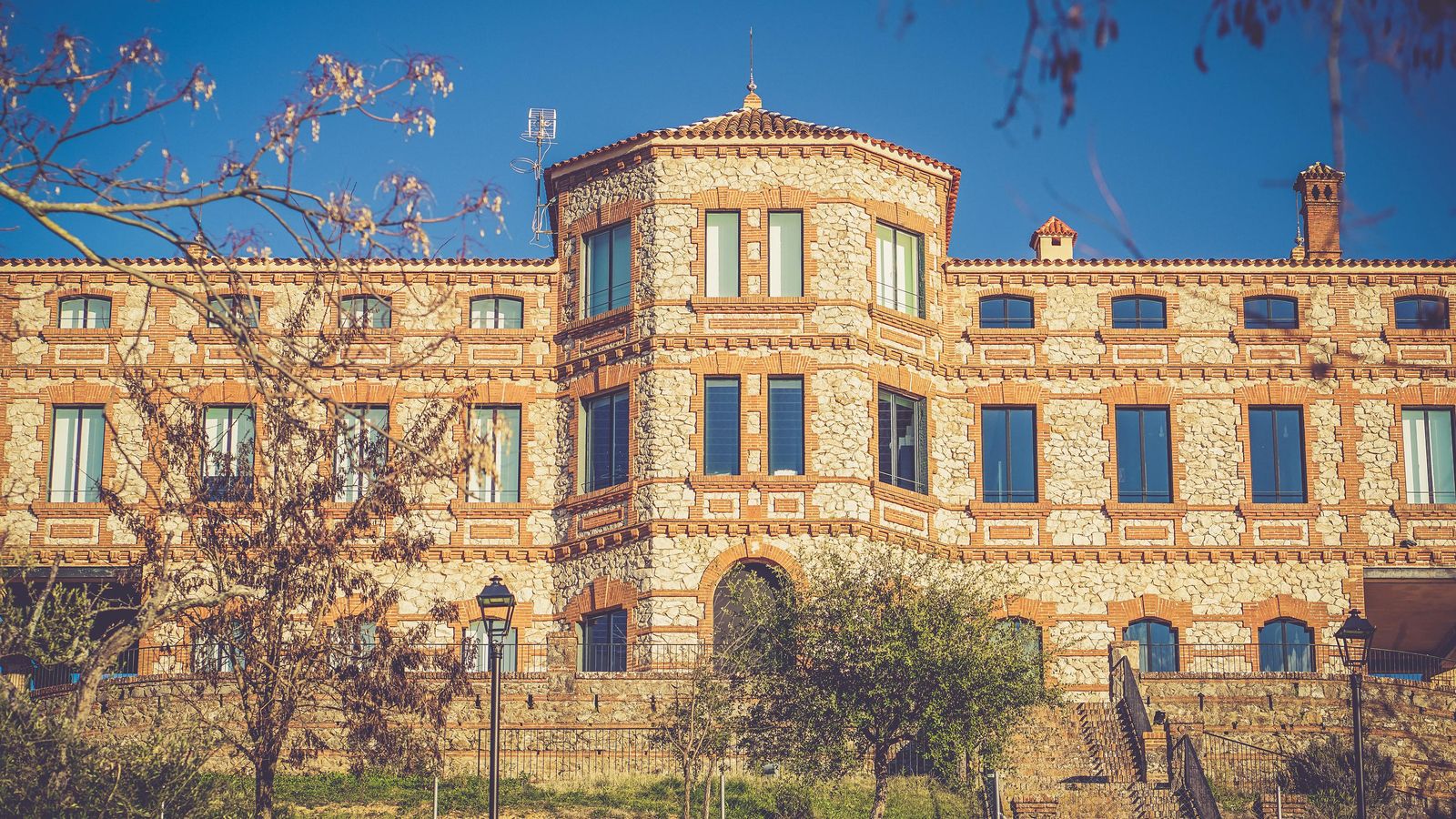 Edificio de Aníbal González.