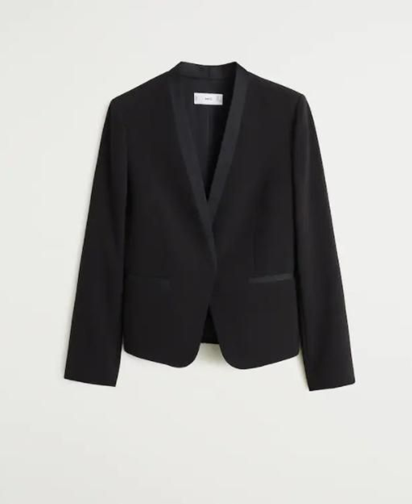 Americana negra de Mango Outlet.