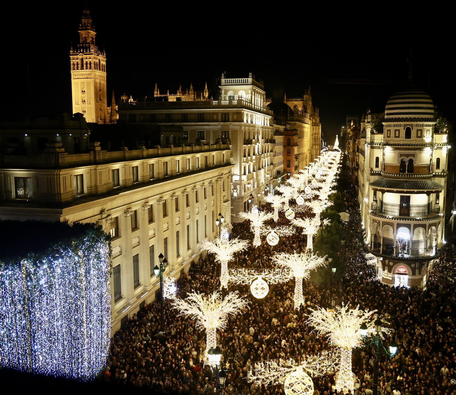 Sevilla, iluminada por Navidad: un recorrido por sus calles