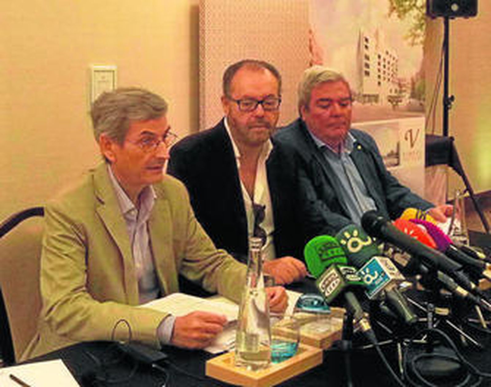 José Luis López, Juan Ramón Fernández-Canivell y Juan Carlos Cruces, ayer, en rueda de prensa.