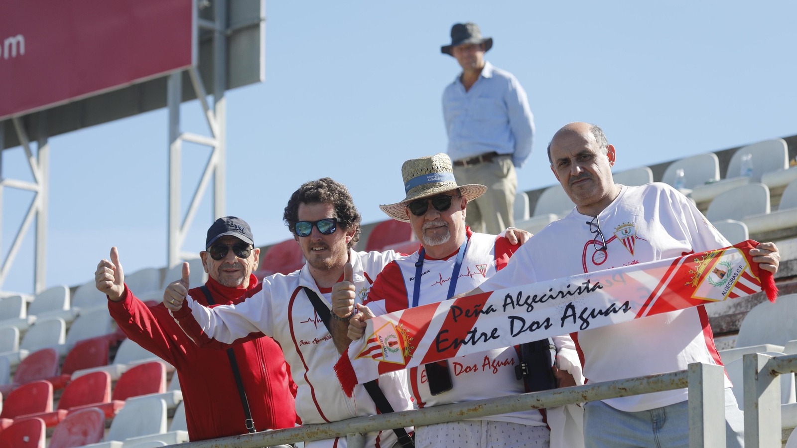 Fotos de la afición durante el Algeciras - Alcorcón en el Nuevo Mirador
