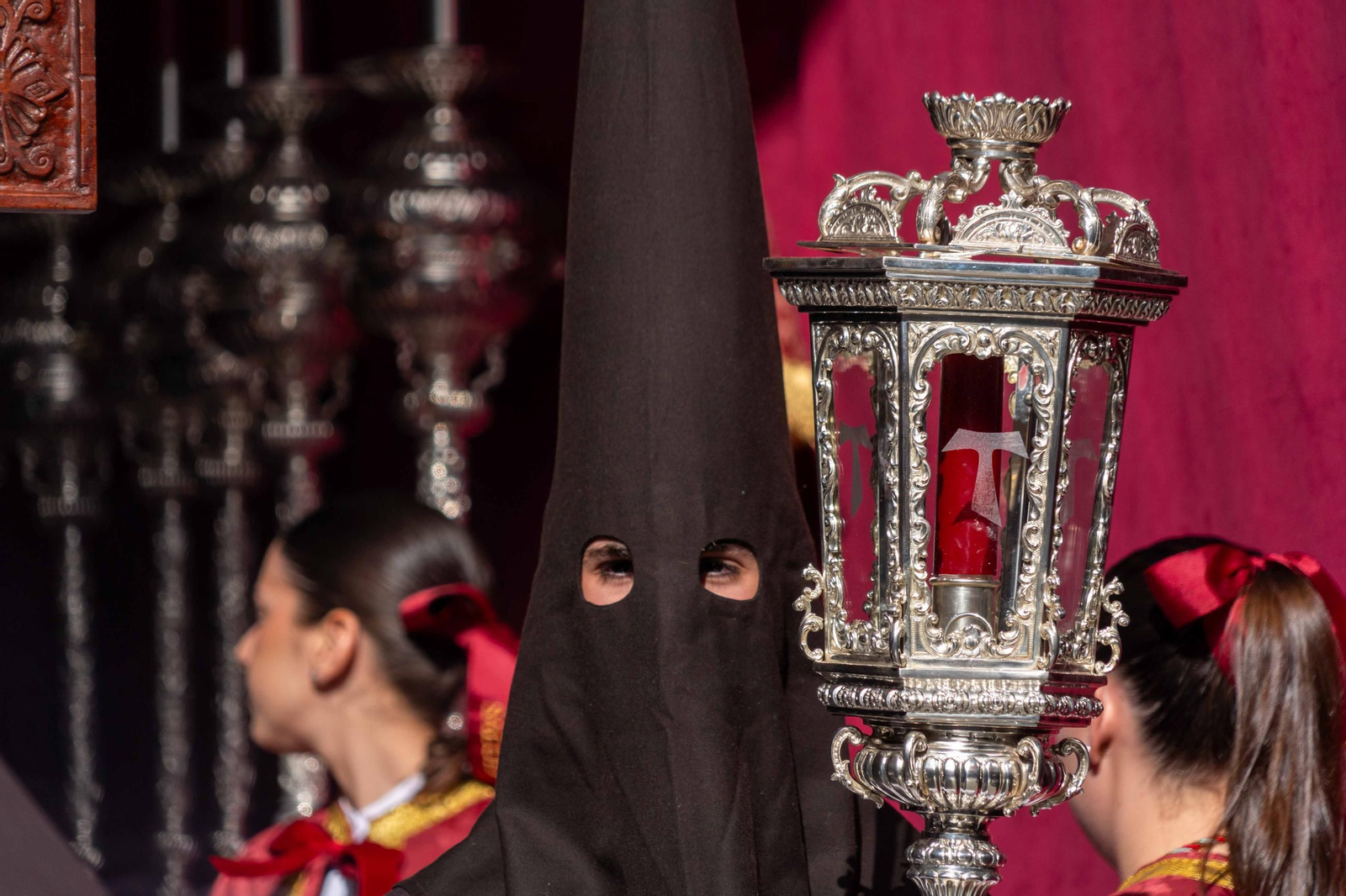 Martes Santo: Imágenes de la procesión de La Sentencia