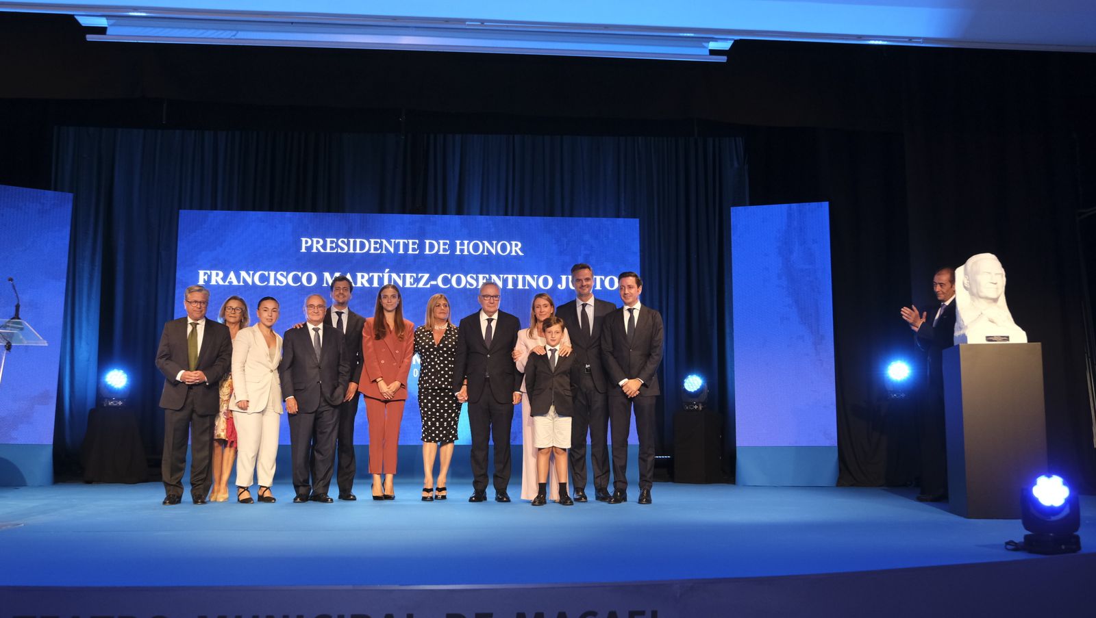 Imágenes del reconocimiento  como Presidente de Honor de la Asociación de Empresarios del Mármol, Francisco Martínez Cosentino