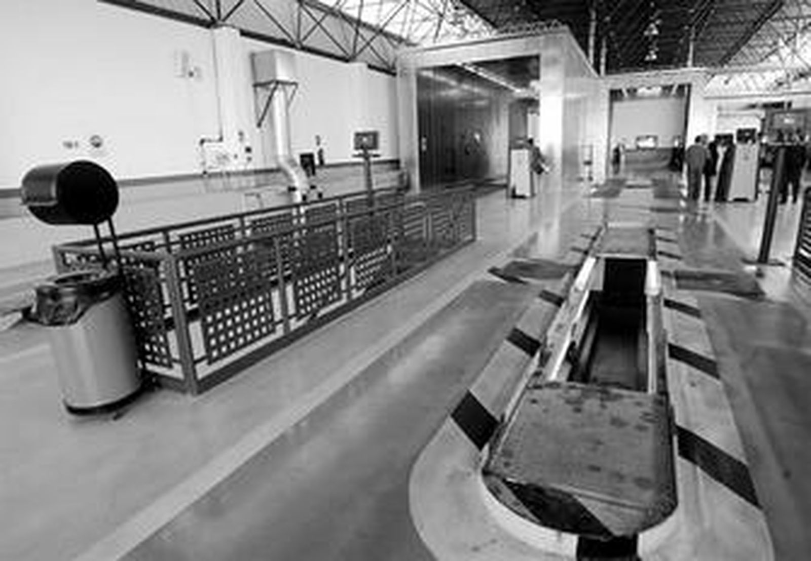 Un momento de la visita inaugural a la nueva estación de la ITV de Chipiona.