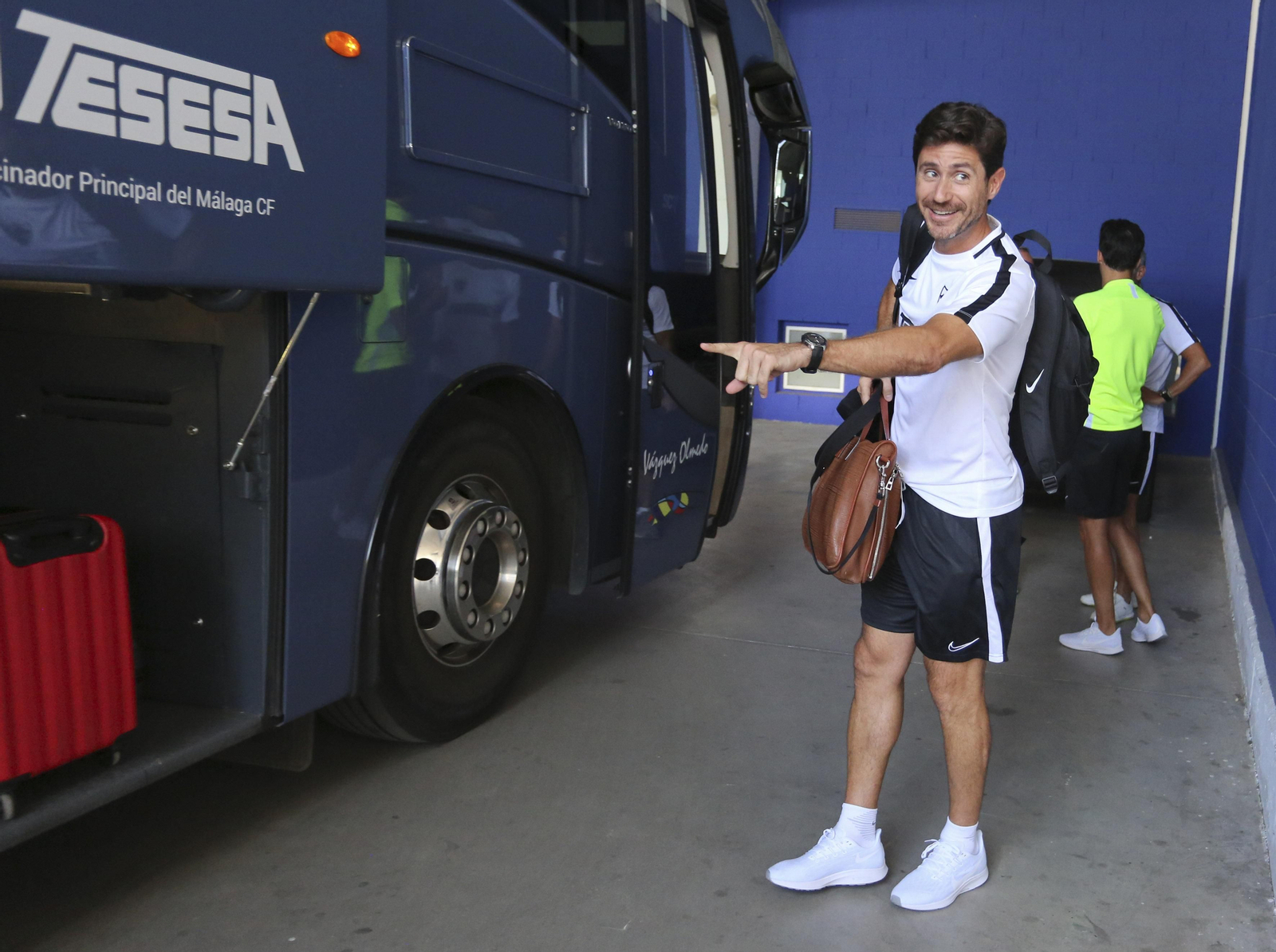Víctor, antes de subir al autobús del equipo.