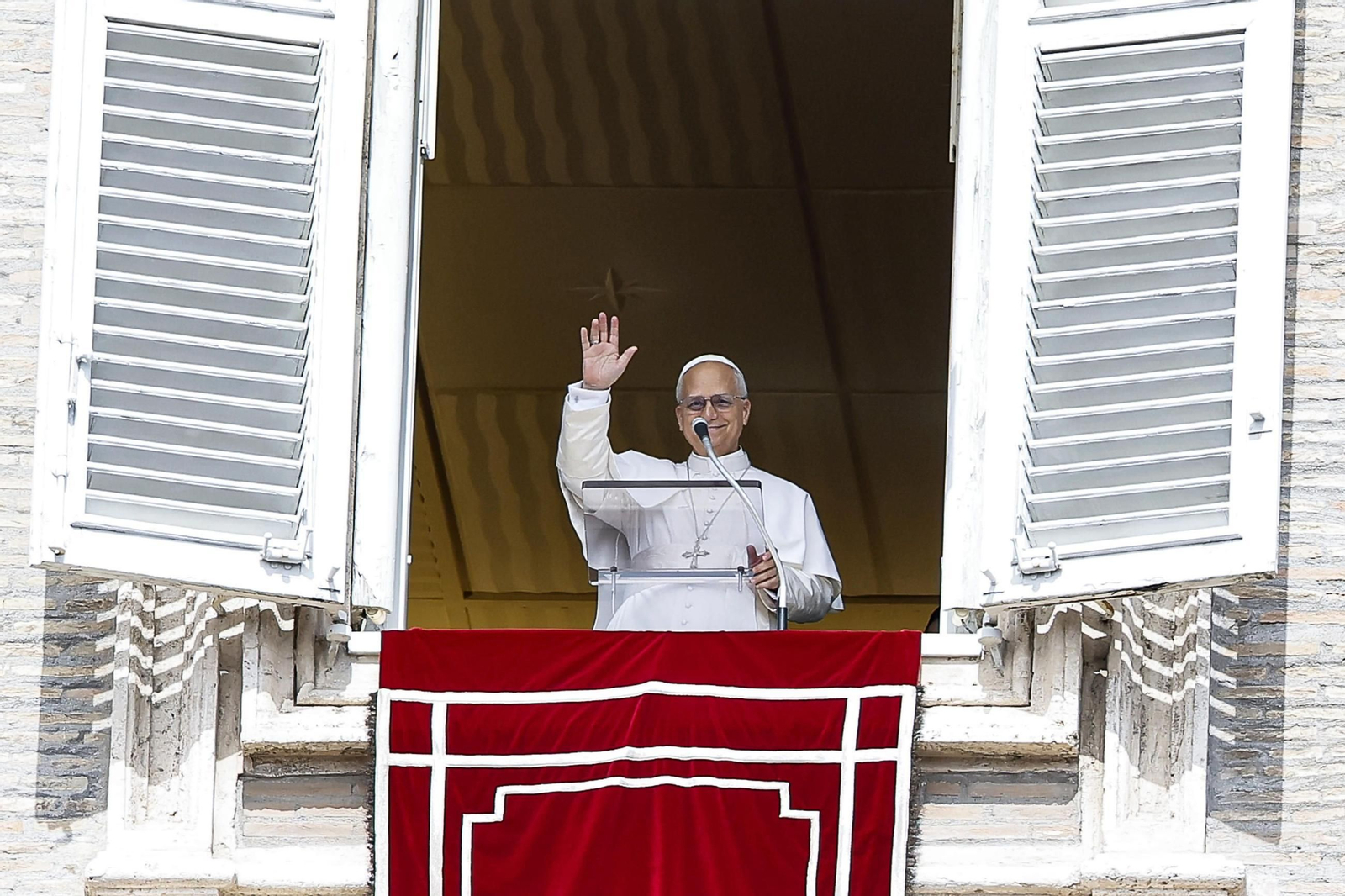 Leon XIV, en el rezo del 'Angelus' en su primer cumpleaños como Papa.