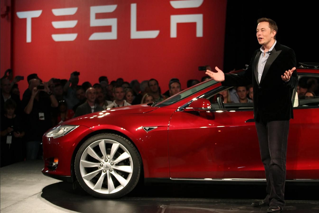 Tesla sigue en caída libre: sus beneficios del último trimestre bajan un 42% interanual