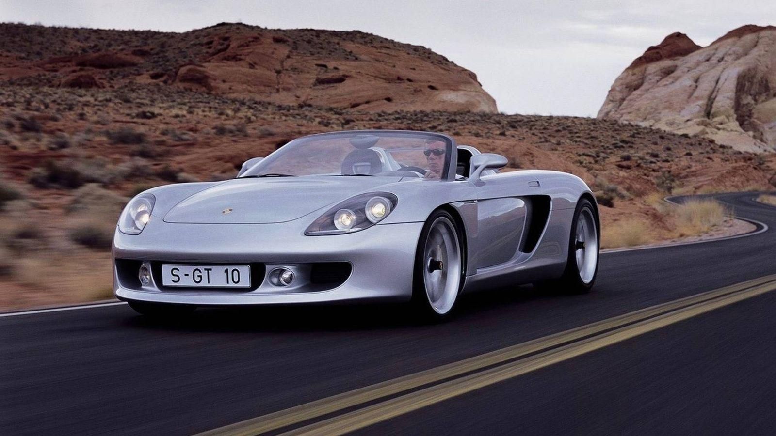 El Porsche Carrera GT es, posiblemente, uno de los mejores ejemplos de sofisticación, también por su motor V10, de los coches nacidos a principios de este siglo.