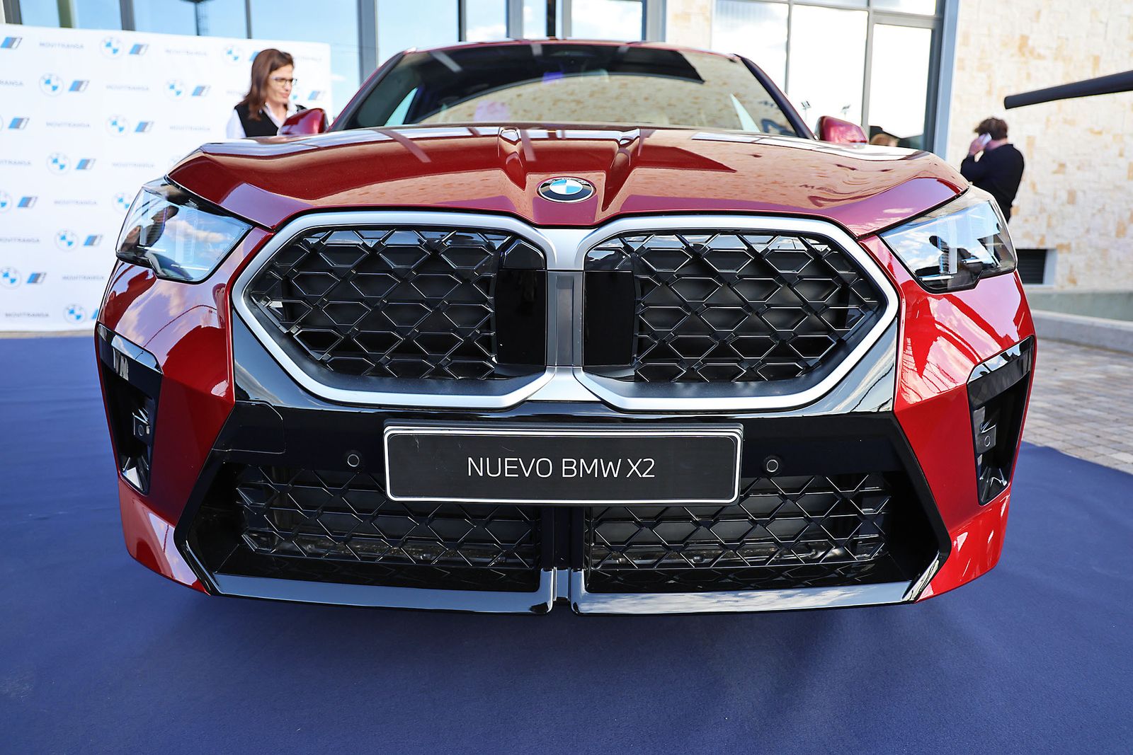 Movitransa presenta los nuevos modelos de BMW IX2 y el X2 en el complejo deportivo Lamiya