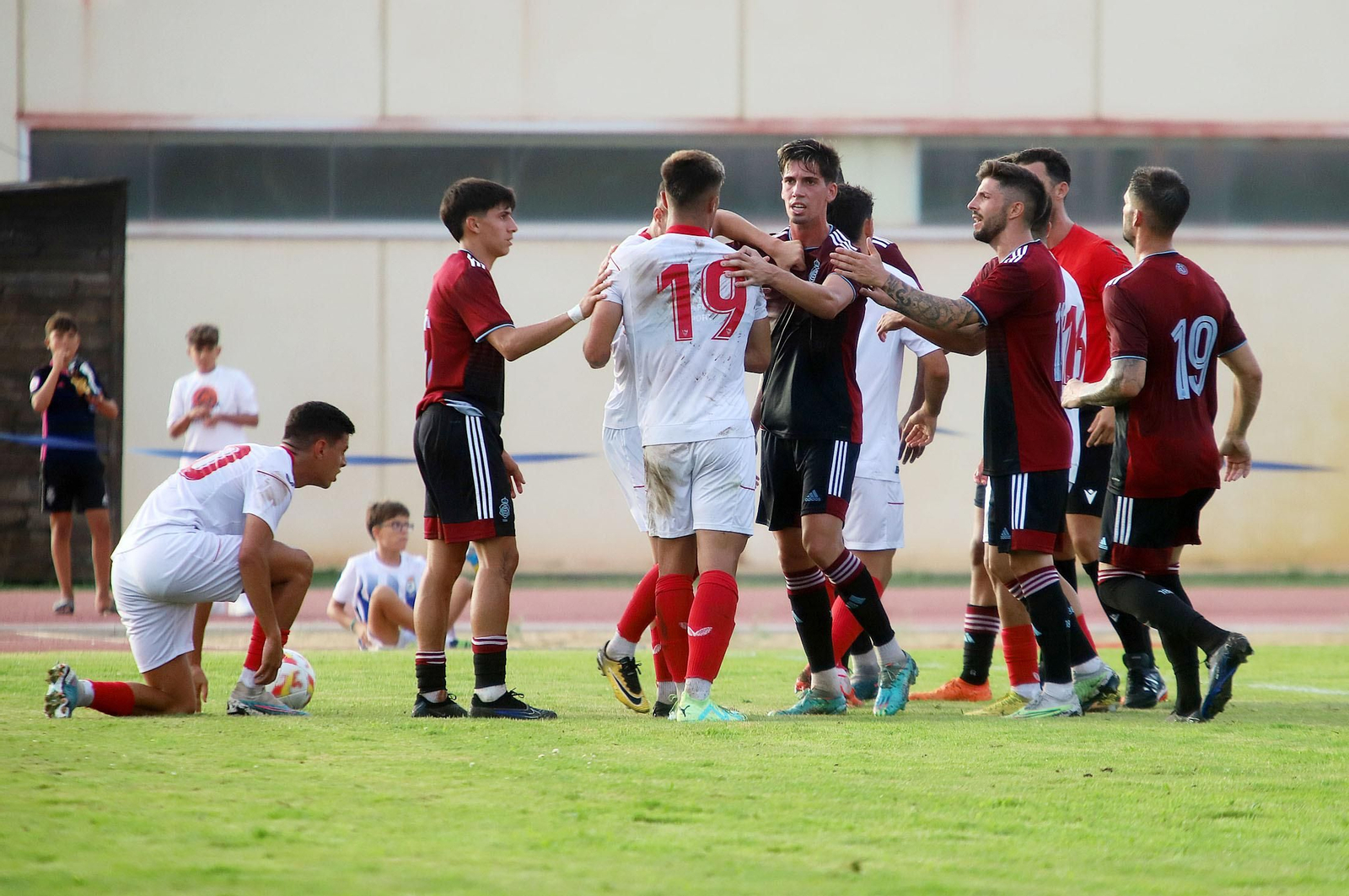 Imágenes del Recreativo de Huelva-Sevilla At en el Memorial Manuel González Rodríguez de Punta Umbría