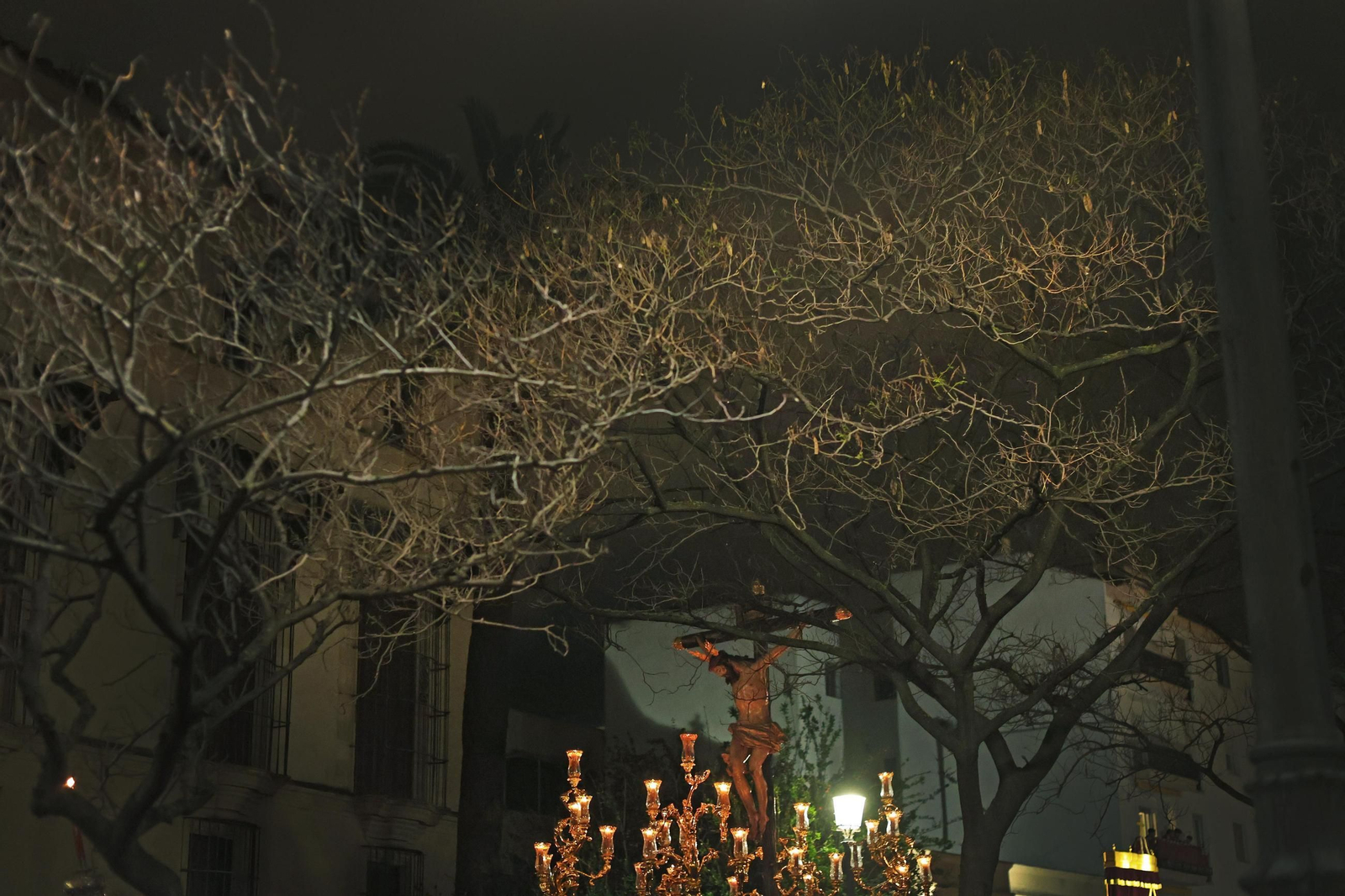 Imágenes de las Hermandades de la madrugada del Viernes Santo en Jerez 2025