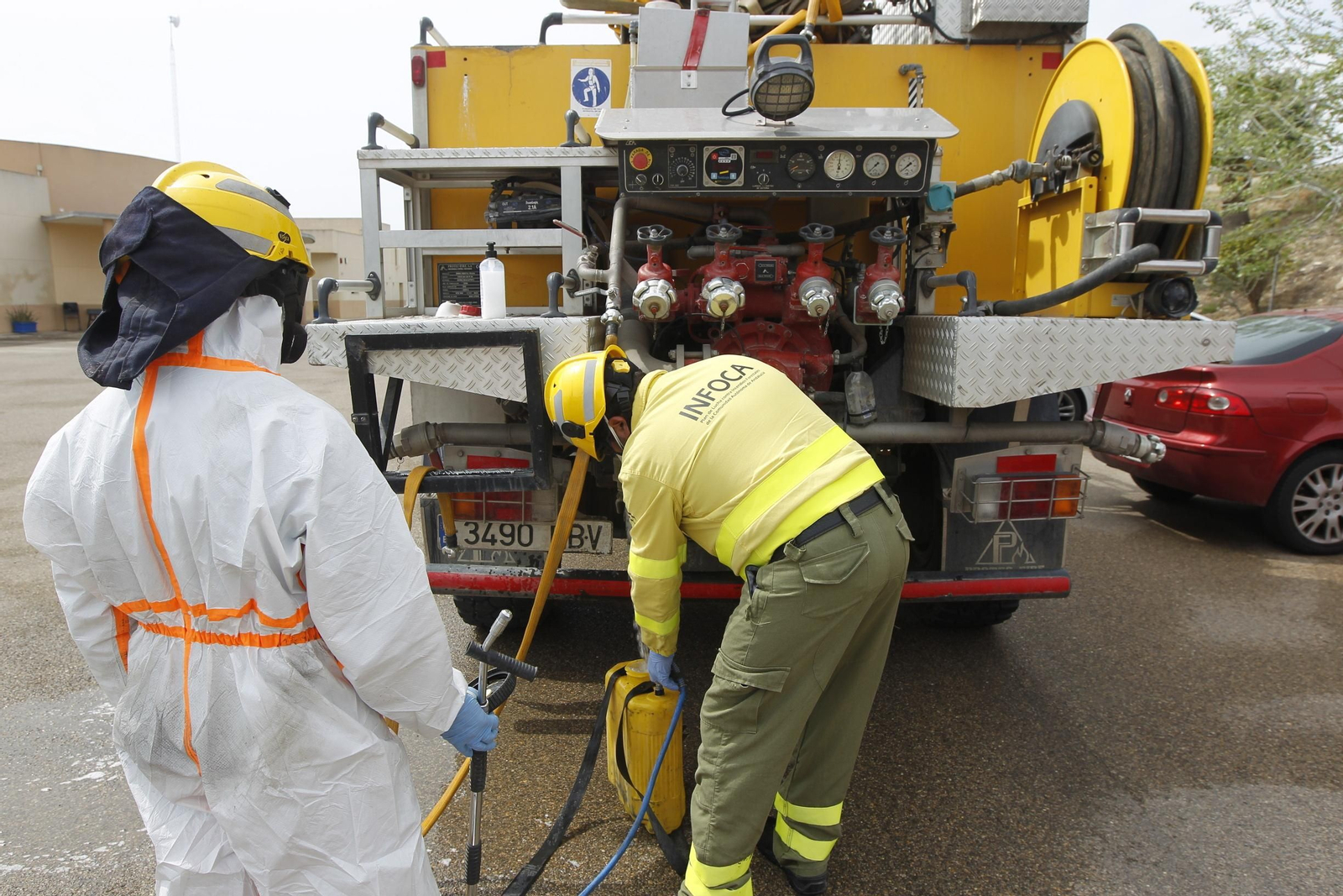 Fotogalería actuación INFOCA y UME por el coronavirus en Almería. Covid-19