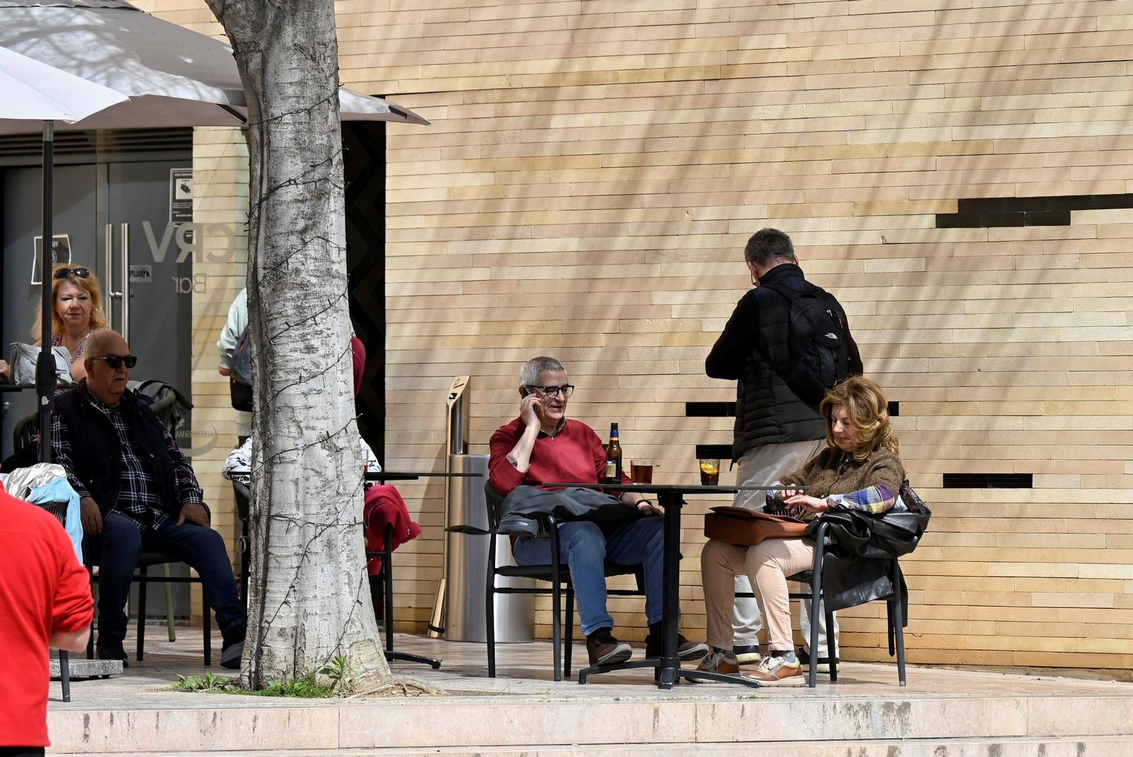 Los cordobeses aprovechan la tregua entre tormentas para salir a la calle, en imágenes