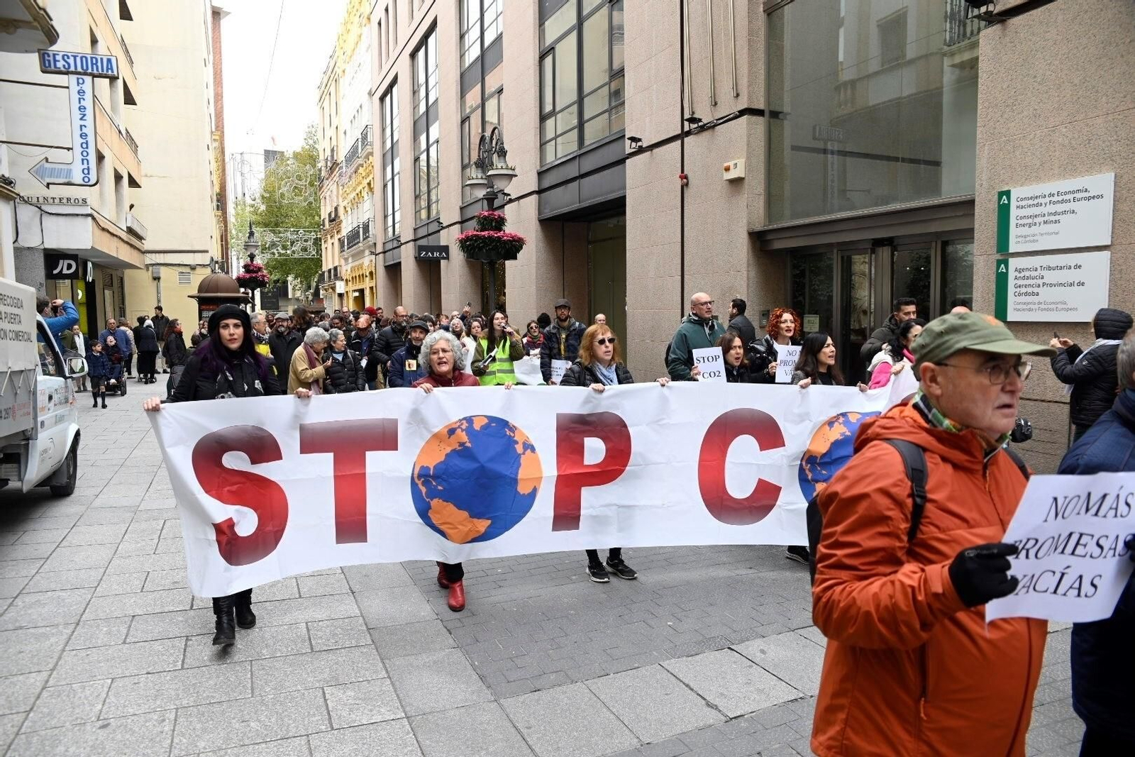 La manifestación en Córdoba contra la Cumbre del Clima, en imágenes La manifestación en Córdoba contra la Cumbre del Clima, en imágenes