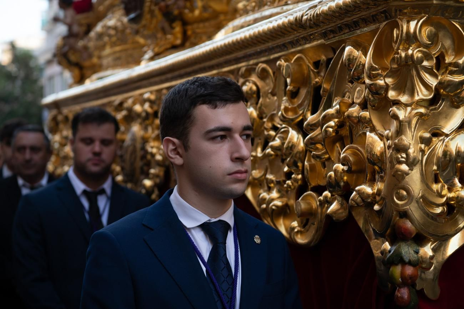 Una marea de devoción inunda Jaén al paso de la Magna, en imágenes