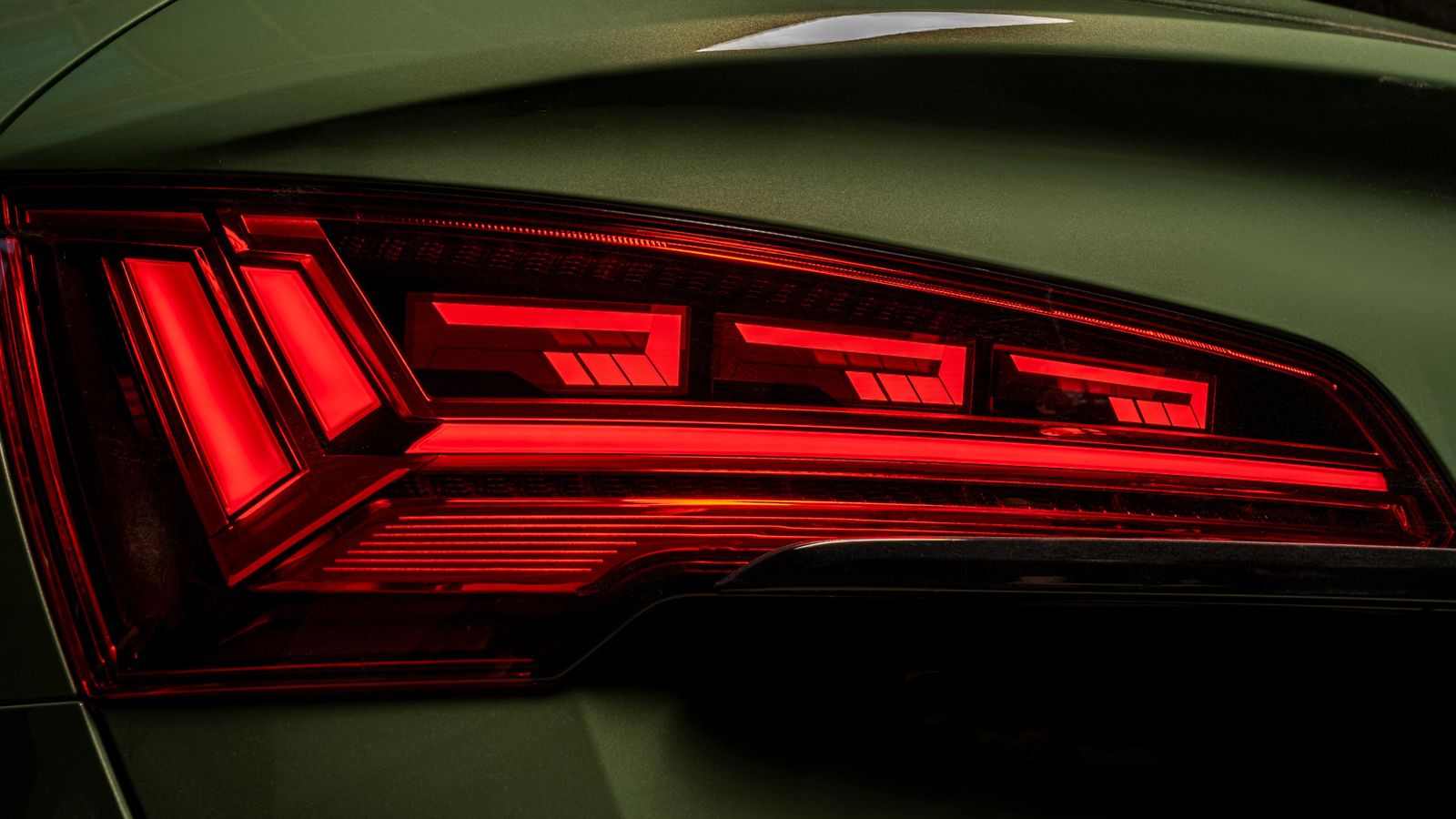 Los pilotos OLED son opcionales y reemplazas a los de LED de serie.