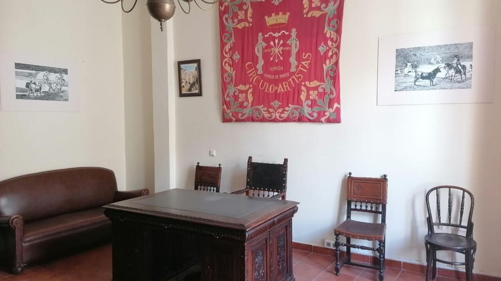 La mesa en la que se firmó el acuerdo de las "insignias" de Andalucía.