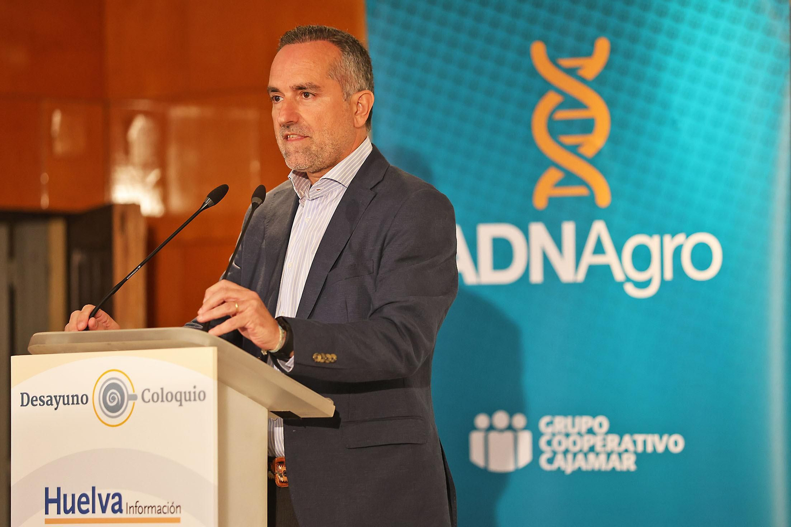 Las imágenes en el desayuno-coloquio de Grupo Joly 'Frutos rojos: retos de un futuro sostenible'