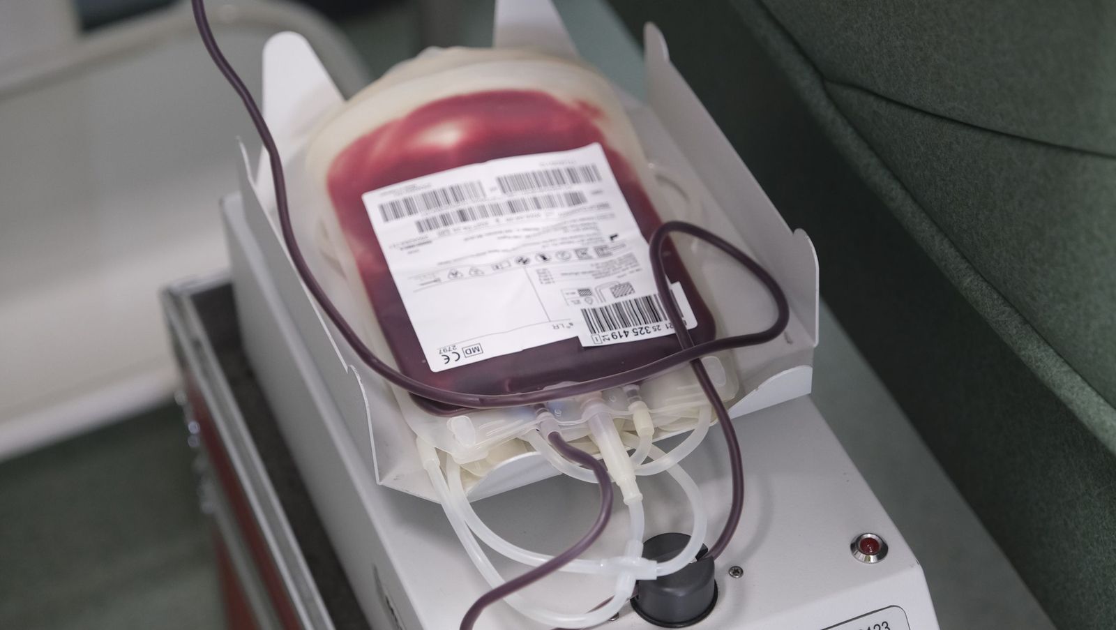 Haz una buena obra y dona sangre, te esperan en el Hospital Torrecárdenas, en imágenes