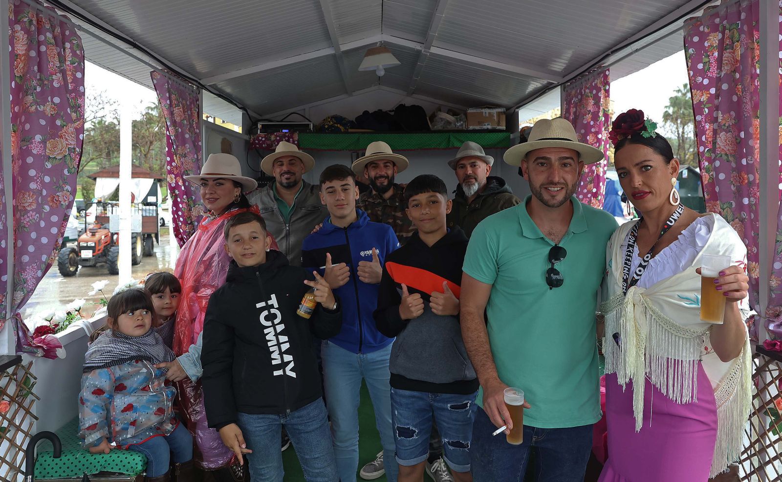 Búscate en las fotos del sábado en la romería de Los Barrios