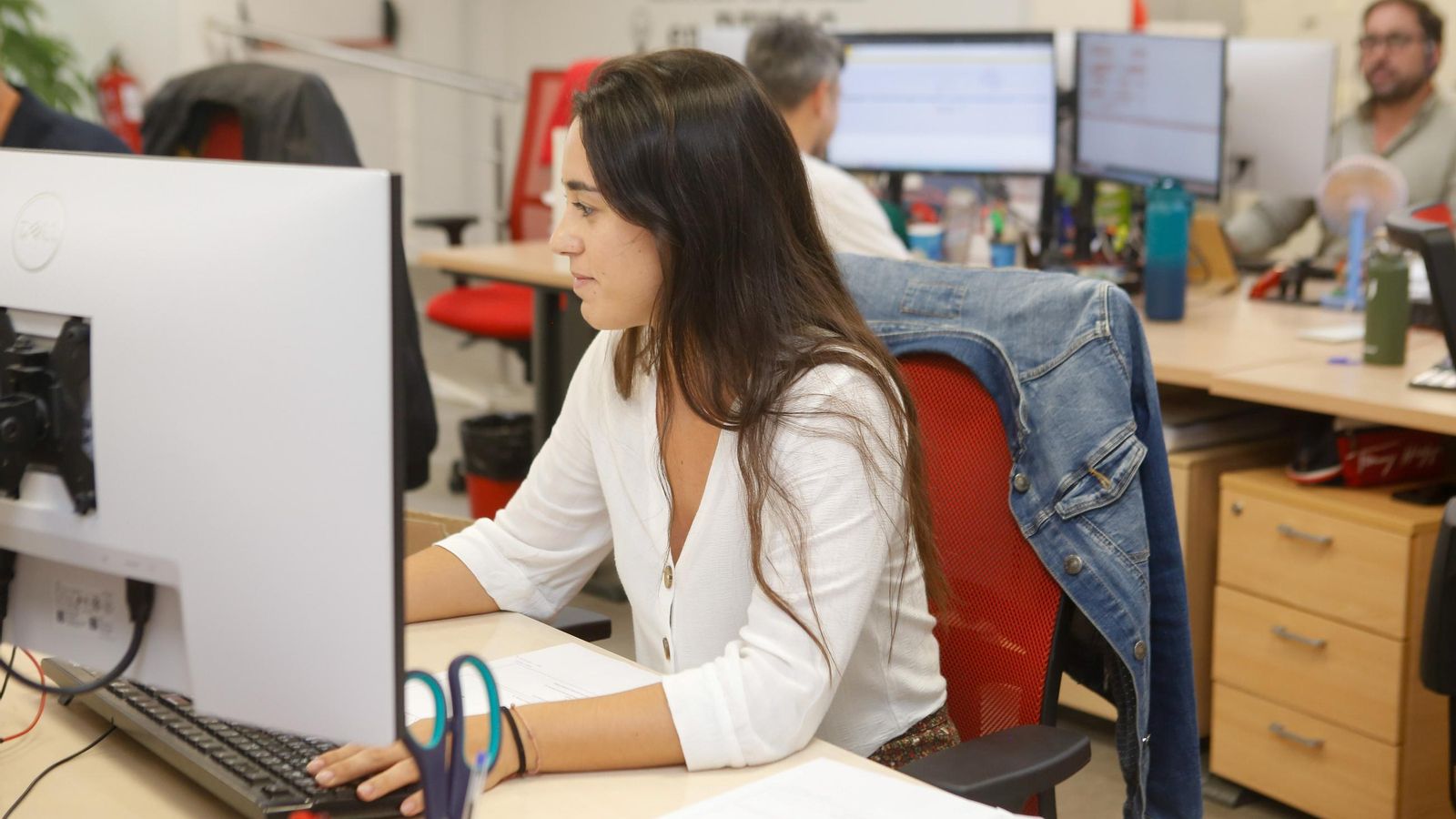 Una trabajadora del departamento de Brexit de Partida Logistics