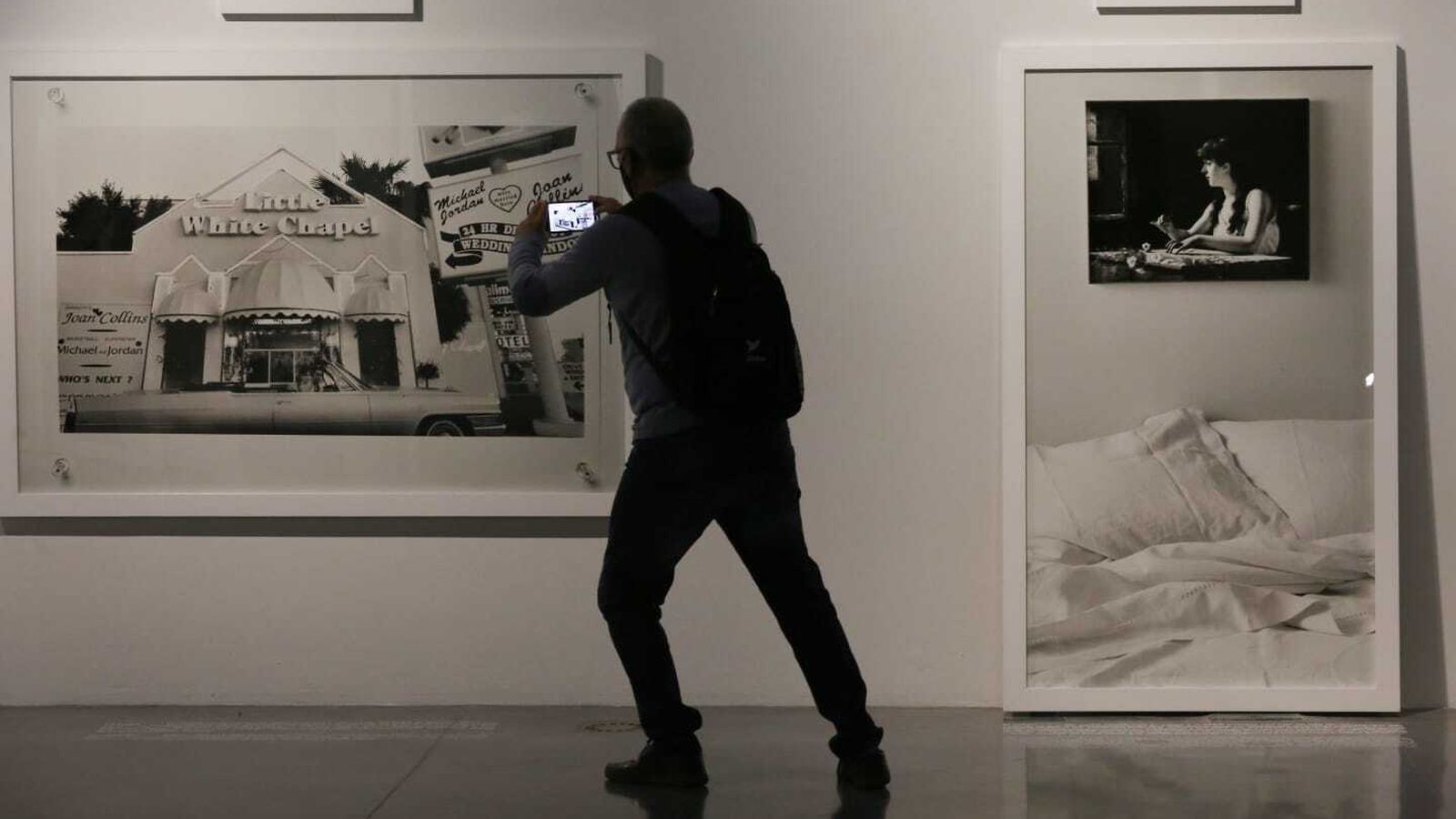 Dos piezas de la serie 'Las autobiografías-el marido', 1995, de Sophie Calle.