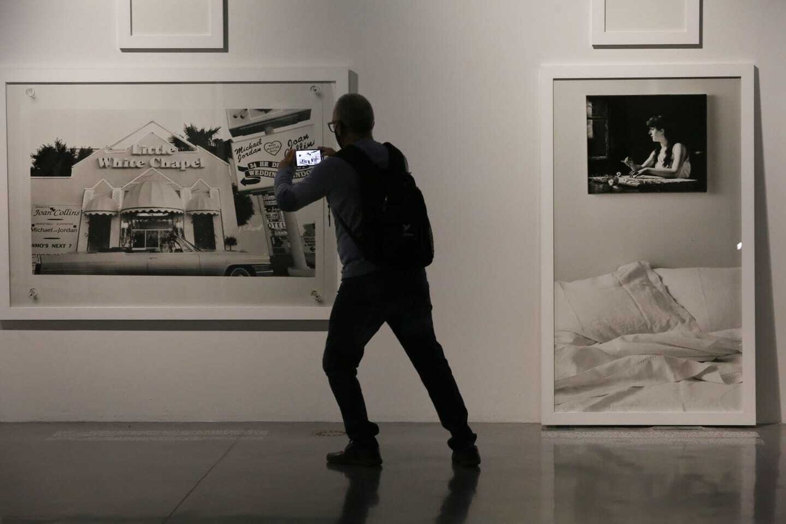 Dos piezas de la serie 'Las autobiografías-el marido', 1995, de Sophie Calle.