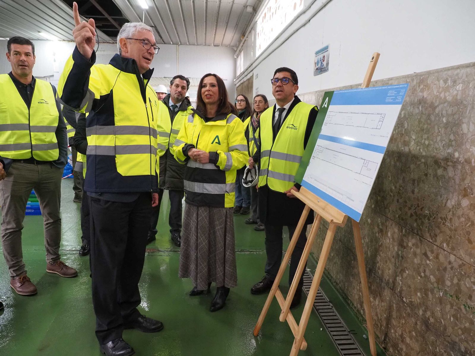 La consejera y el alcalde conocen de primera mano los detalles técnicos del proyecto