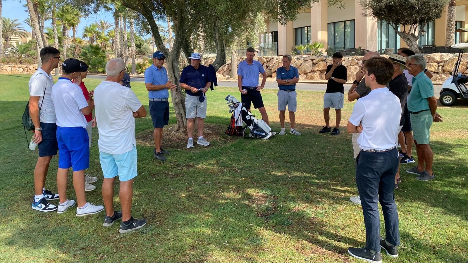Grandes profesionales han aconsejado a los nuevos caddies para este importante torneo.