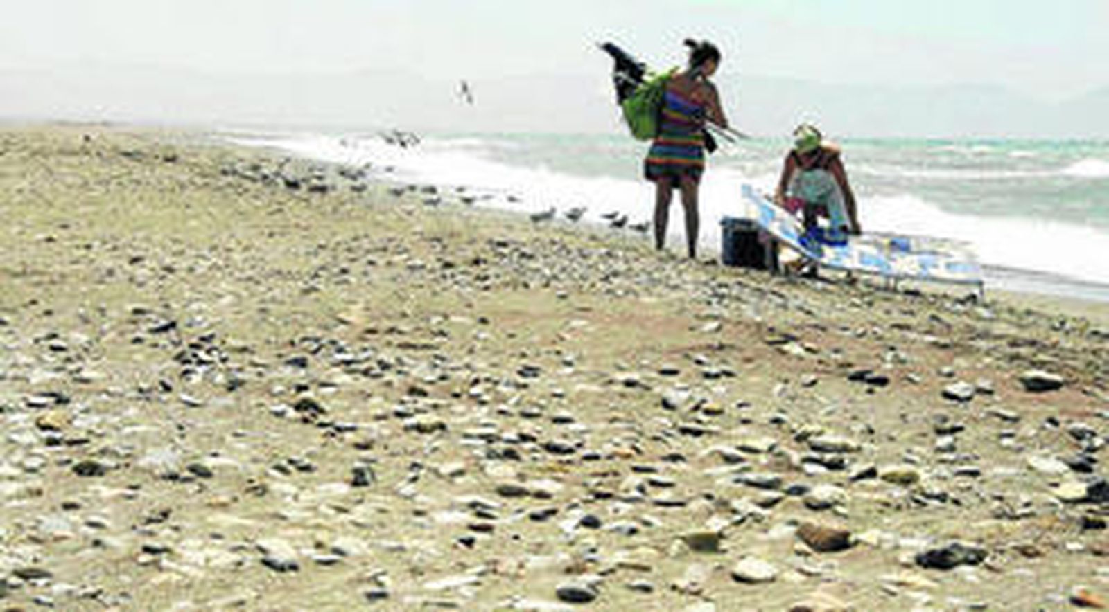 La playa, empedrada, de El Alquián.