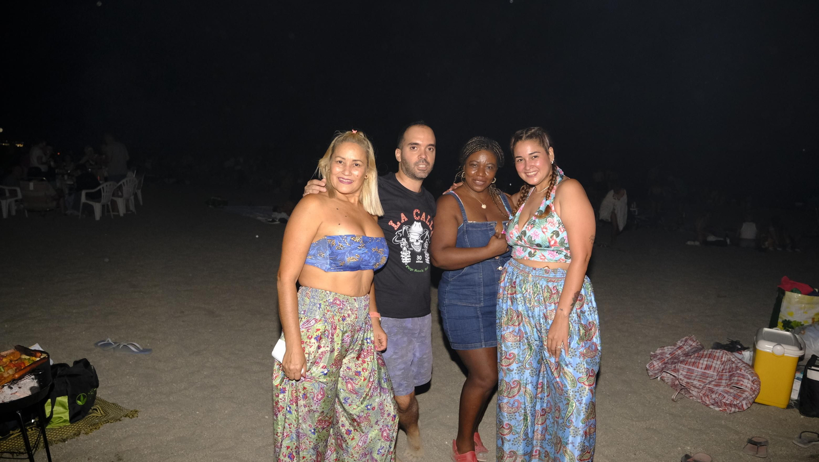 Imágenes de las hogueras de la Noche de San Juan en Almería capital