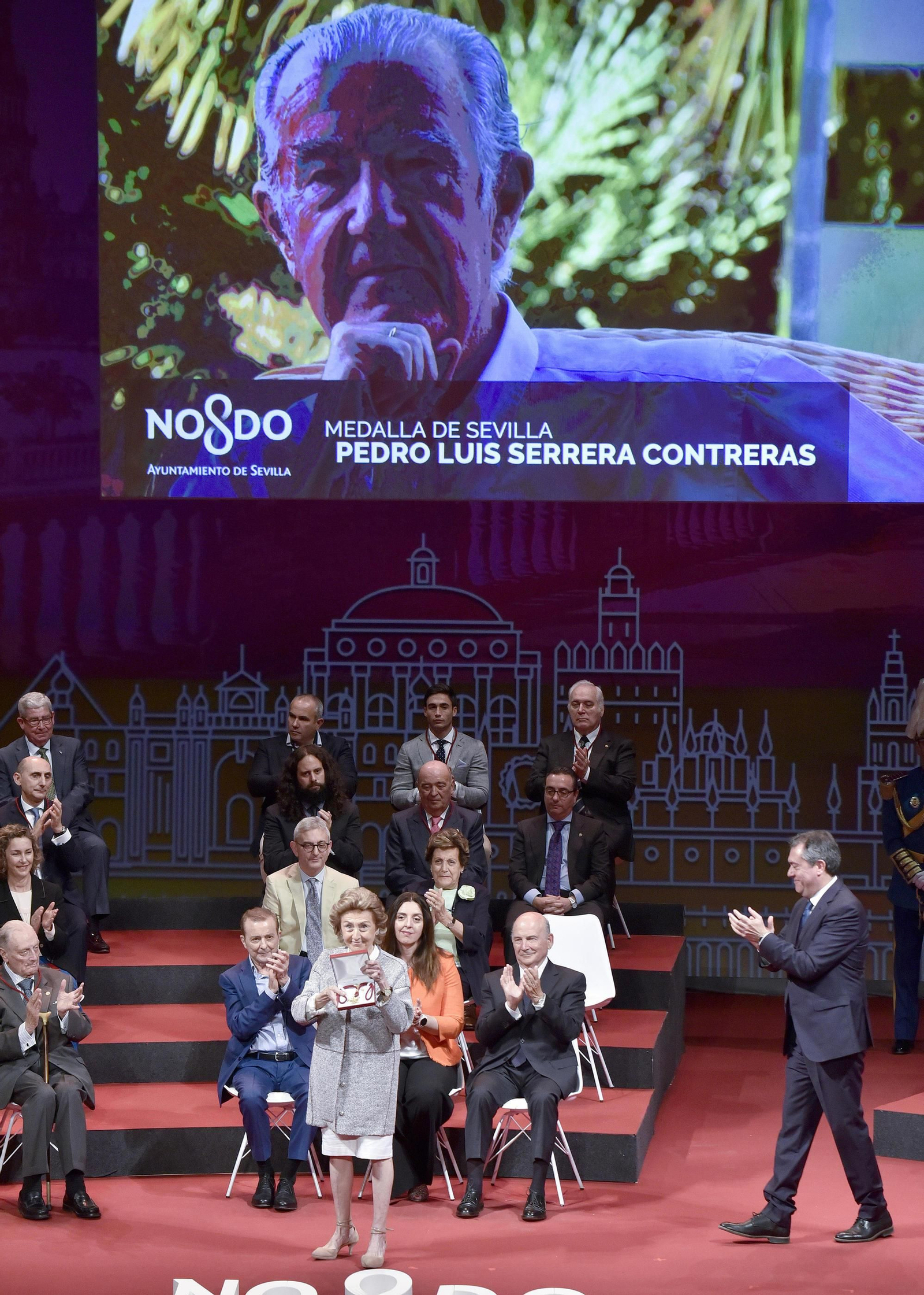 Las imágenes de la entrega de las Medallas de la Ciudad de Sevilla