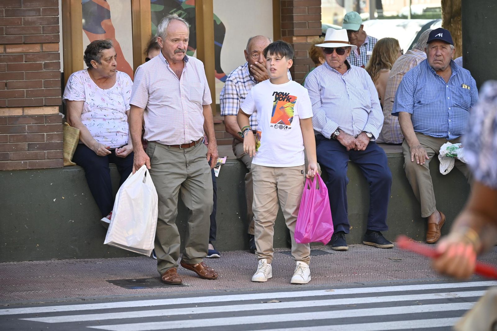 Imágenes de ambiente en el cuarto día de toros en Huelva