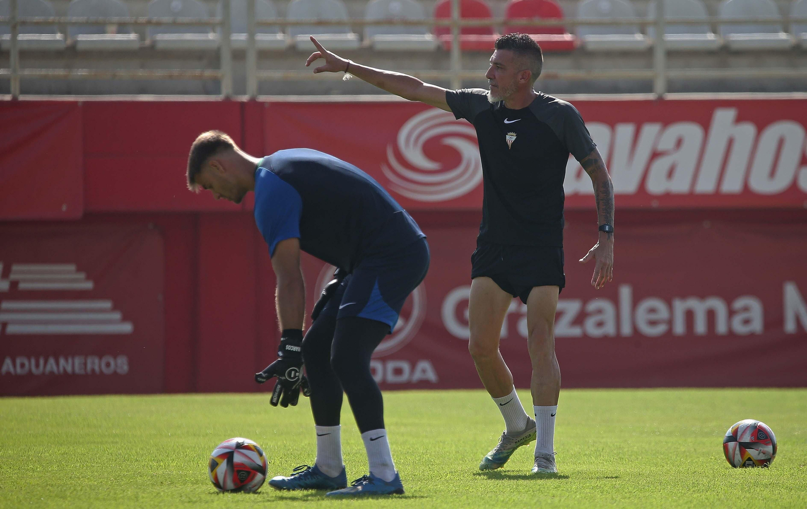 Fotos del entrenamiento del Algeciras CF en el estadio Nuevo Mirador