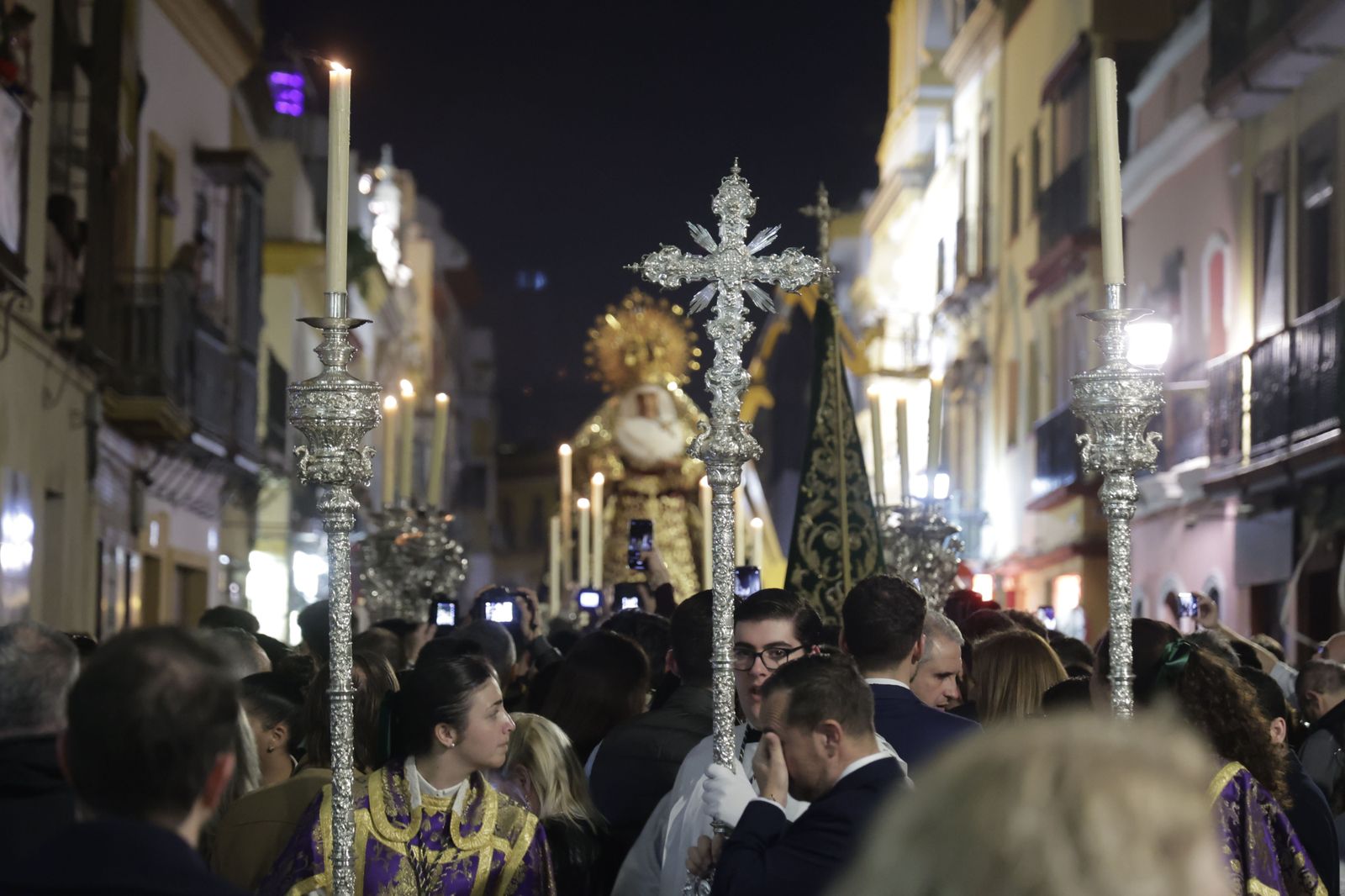Las imágenes del traslado de la Esperanza de Triana a Santa Ana