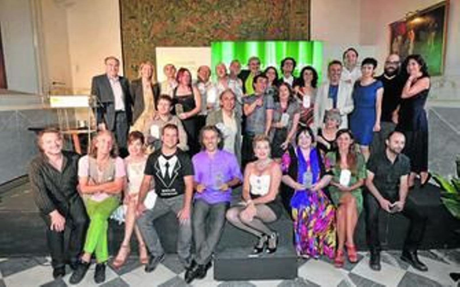 Foto de familia de los ganadores, tras la entrega celebrada ayer en Palma del Río, dentro de la nueva edición de la Feria de Teatro en el Sur.