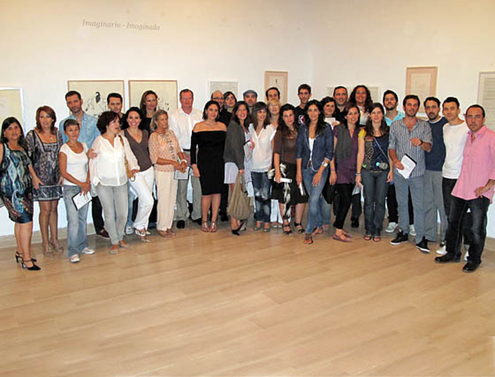 100 artistas demuestran la actualidad del dibujo