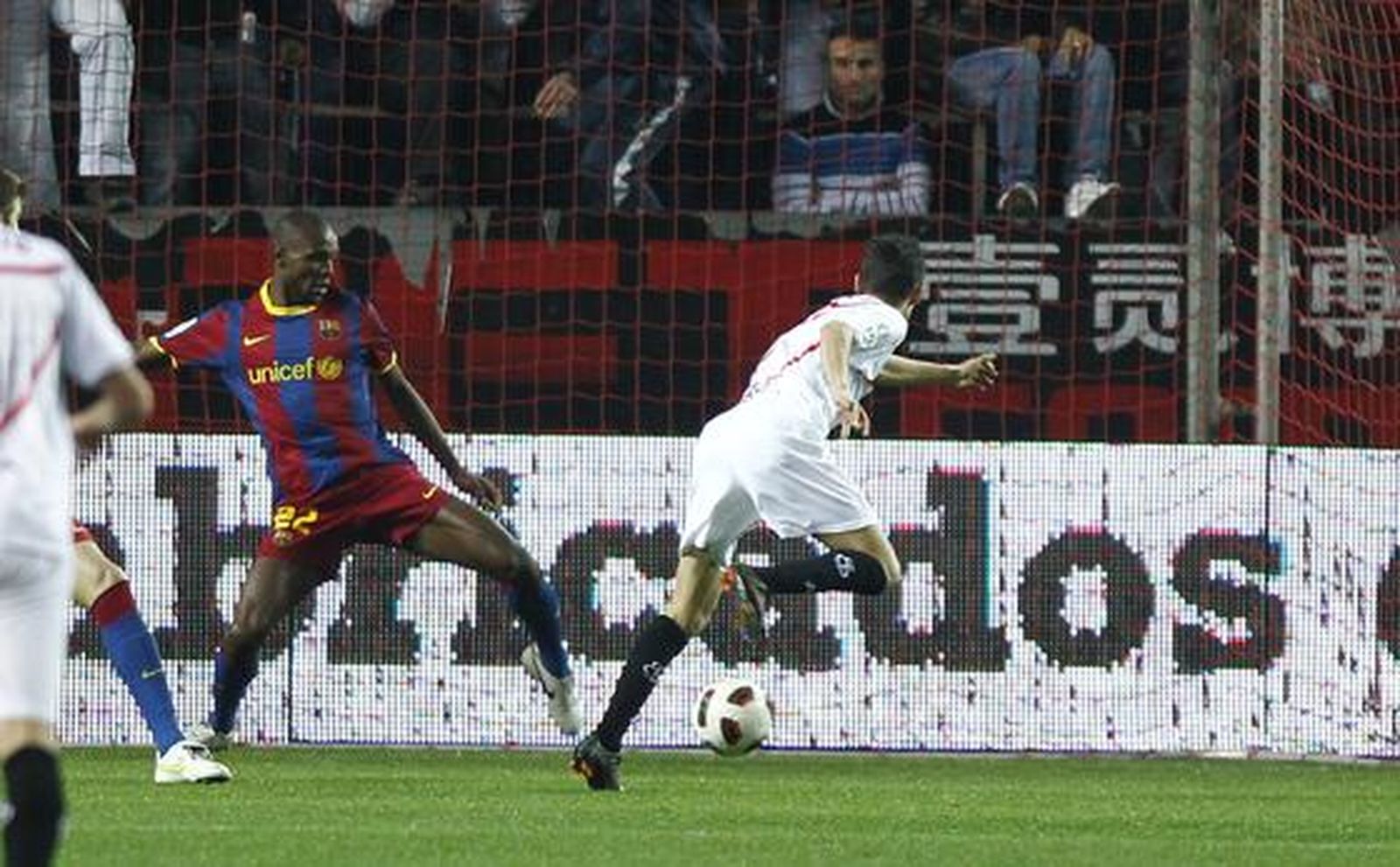 El Sevilla consigue sacar un punto ante el Barcelona en el Sánchez Pizjuán. / Antonio Pizarro