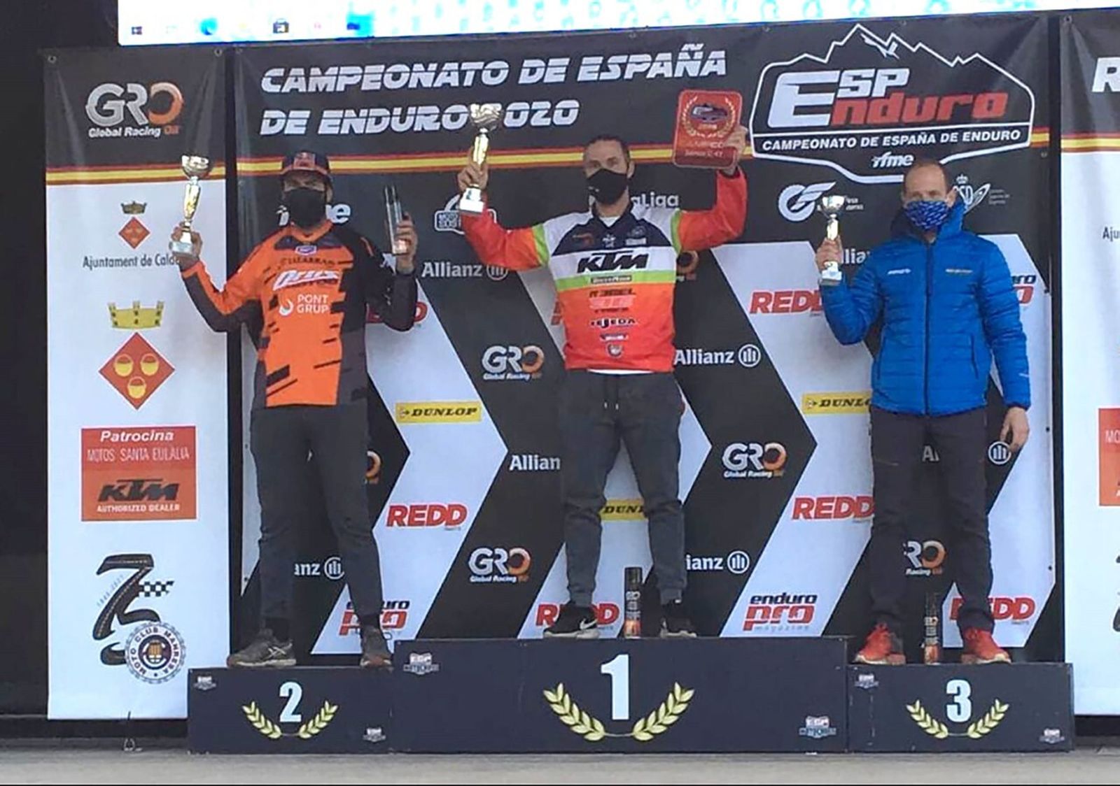 Rubén Palmar, en lo más alto del podio tras la prueba en tierras catalanas.