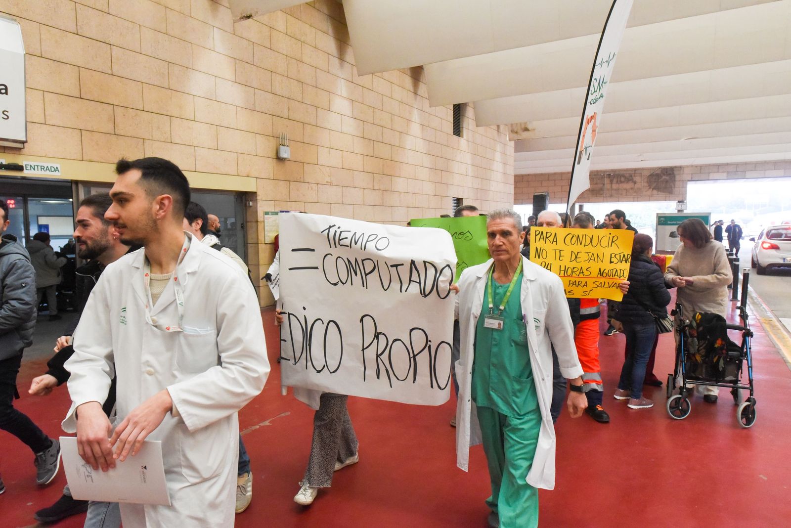Las imágenes de la marcha de los médicos cordobeses por un estatuto propio y la mejora de sus condiciones laborales