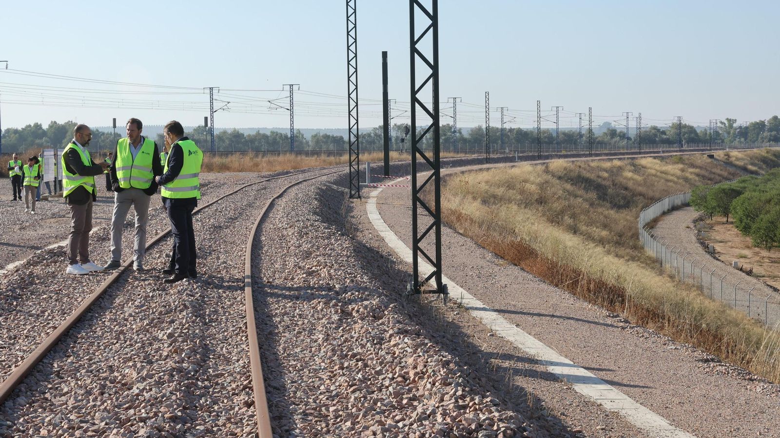 El ministro de Transportes y Movilidad Sostenible, Óscar Puente, durante su visita a las obras.